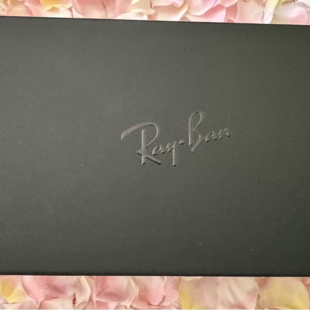 Ray-Ban Gold Aviator Sunglasses - Picture 2 of 5